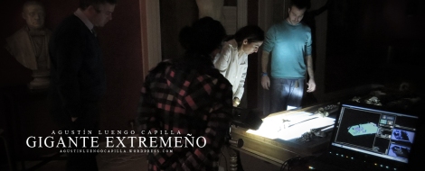 Equipo técnico escaneando el esqueleto, supervisando Laura Muñoz ( Antropóloga)